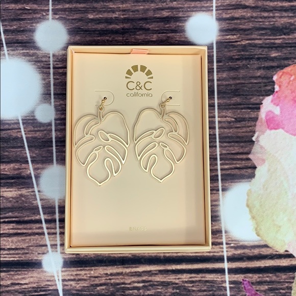 🌿New C&C 🌿CALIFORNIA BRASS LEAF CUTOUT EARRINGS - Picture 2 of 4